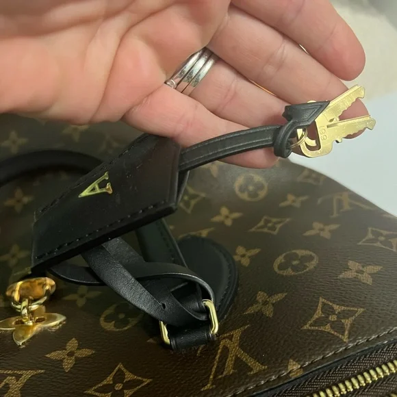 Louis Vuitton Monogram Flower Zipped Tote MM Black - Picture 9 of 16